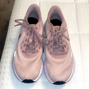 Womens Nike revolution
